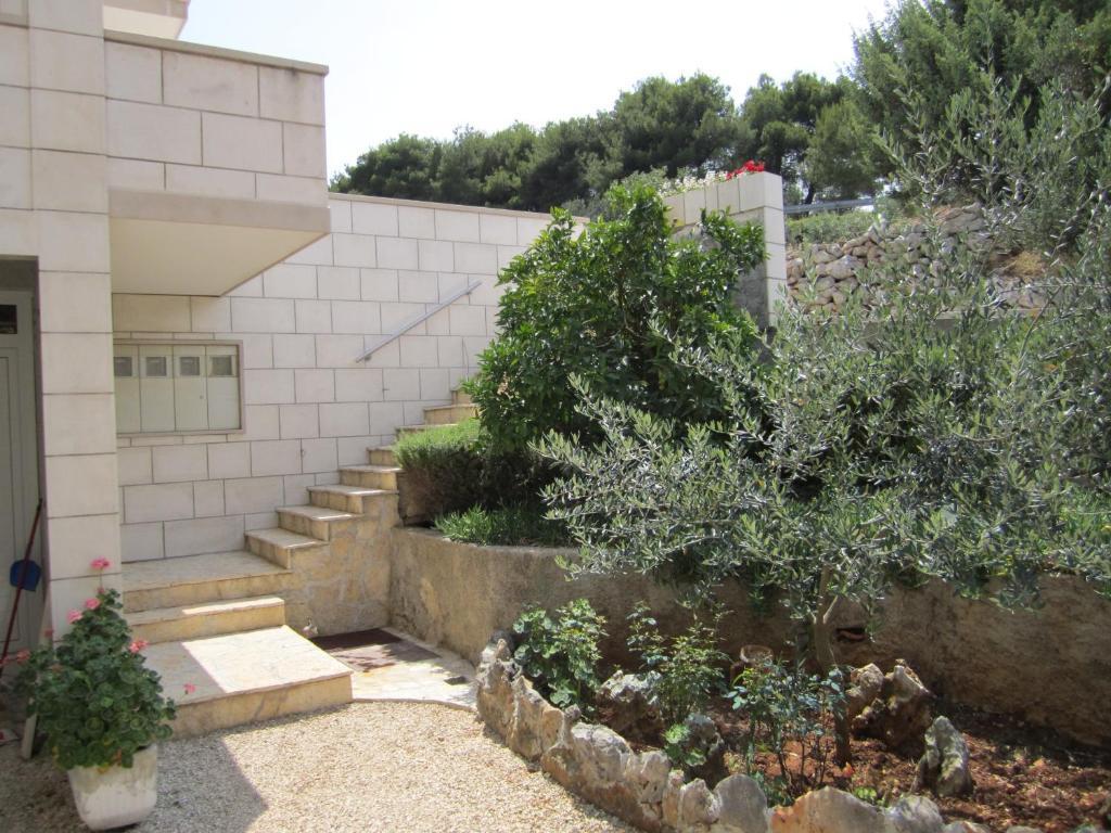 Apartments Nives Supetar Exterior photo