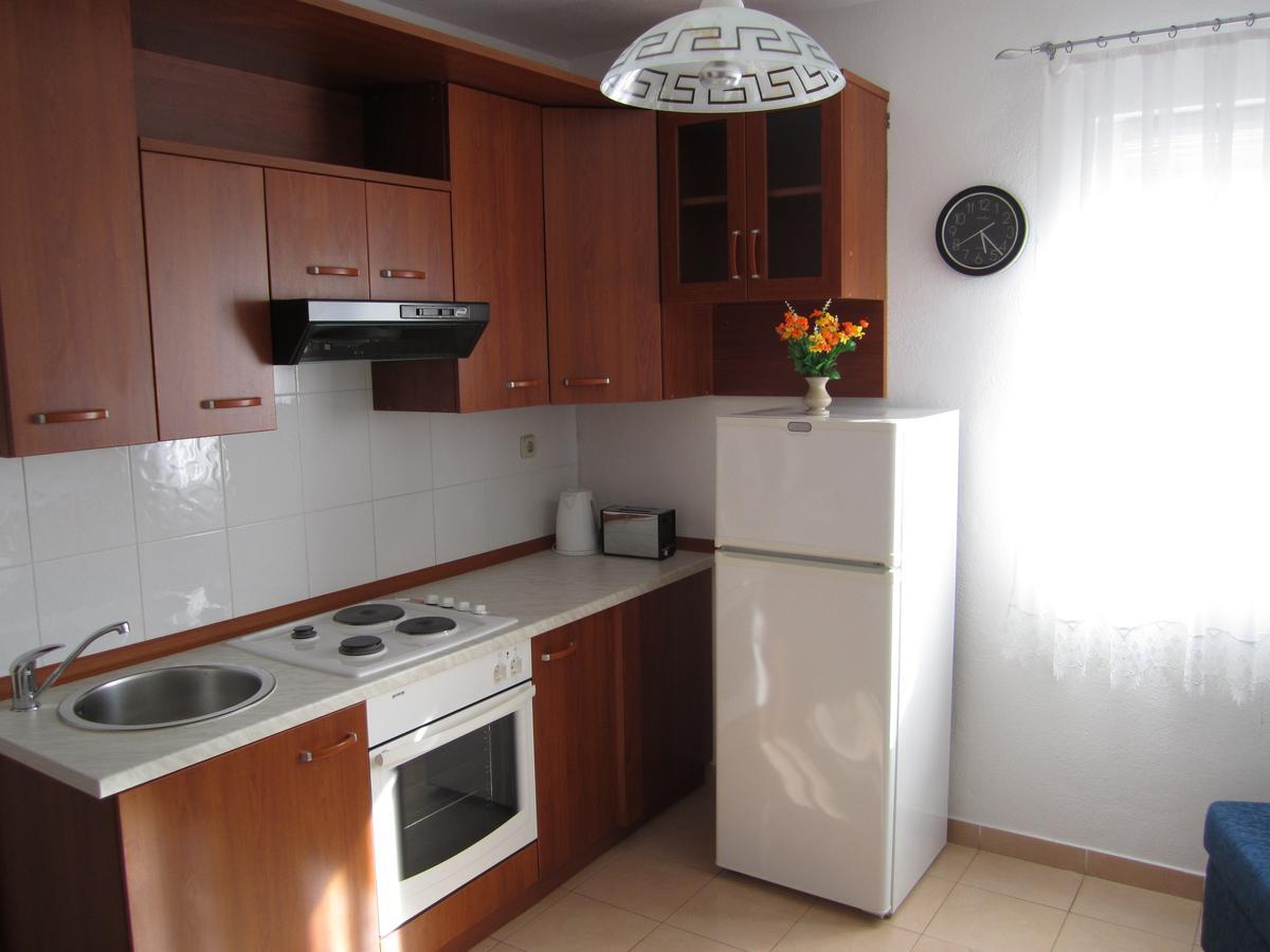Apartments Nives Supetar Exterior photo